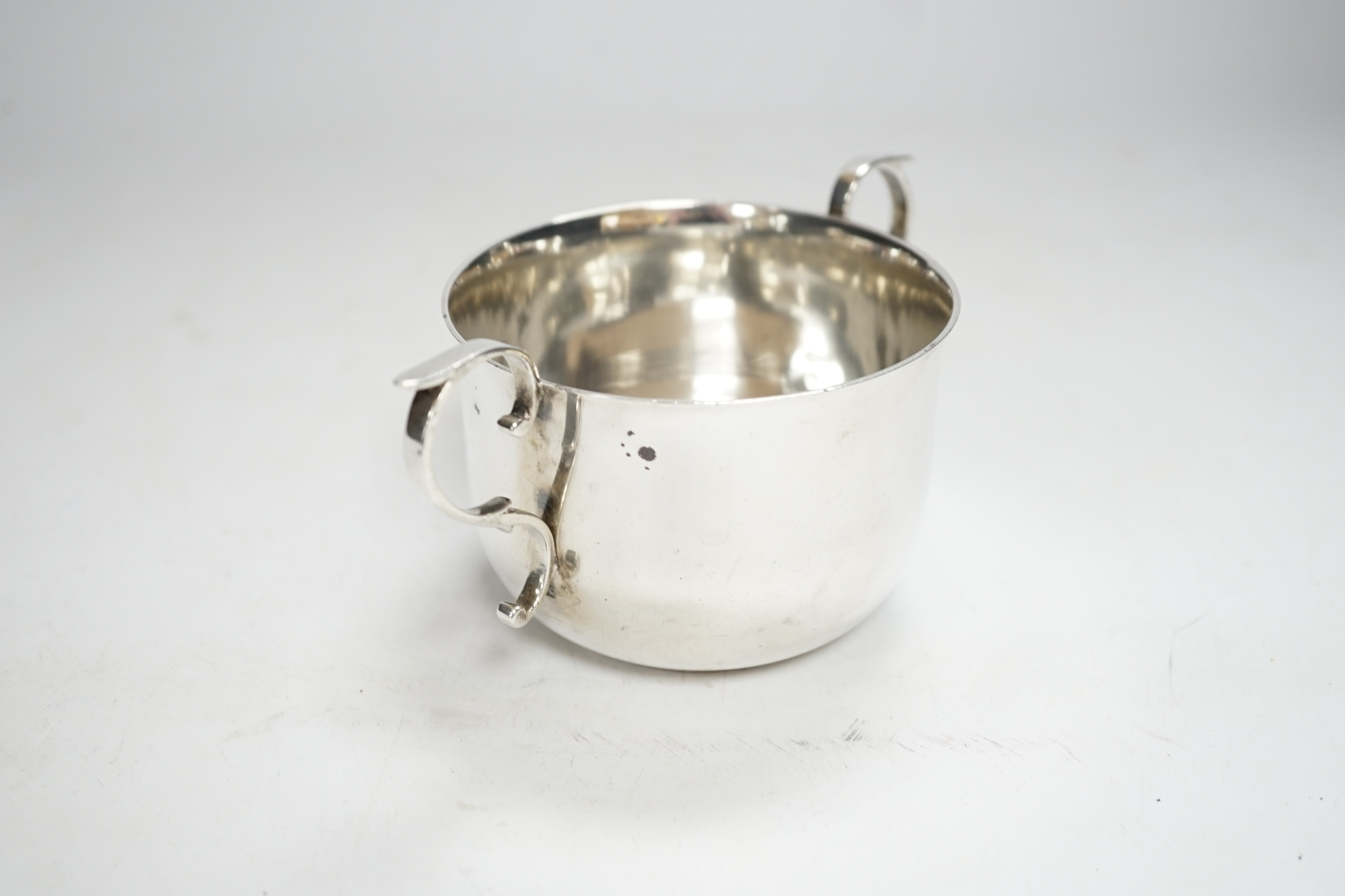 A George V silver porringer, Horace Woodward & Co Ltd, London, 1916, 15.3cm, 6.5oz.